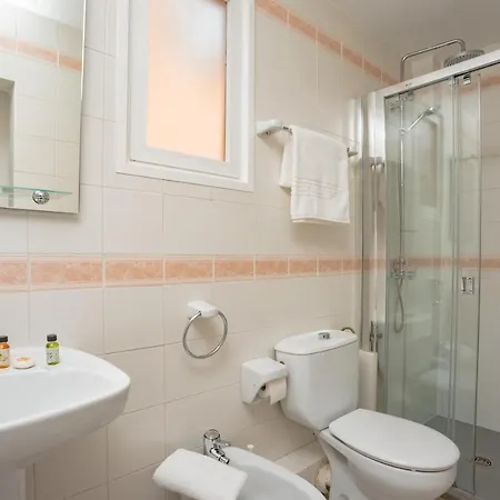 Antonios Πανσιόν Σίτζες