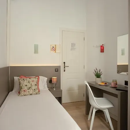 Antonios Πανσιόν *